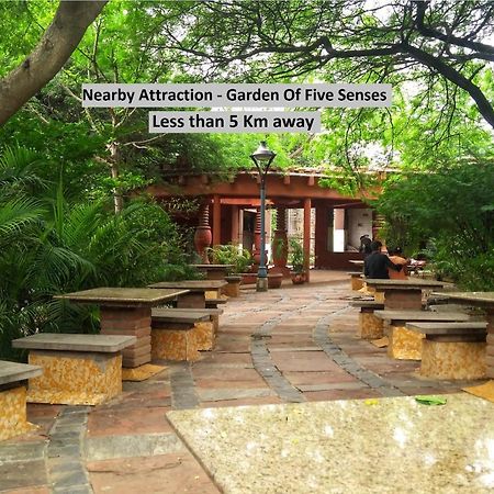 Oyo 62702 Golden Home Stay Nova Deli Exterior foto