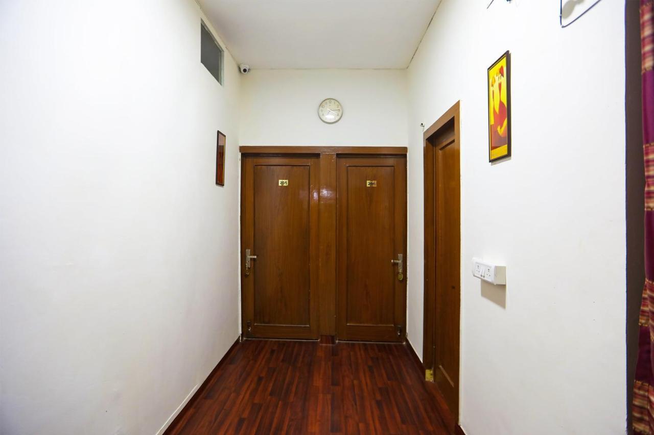 Oyo 62702 Golden Home Stay Nova Deli Exterior foto
