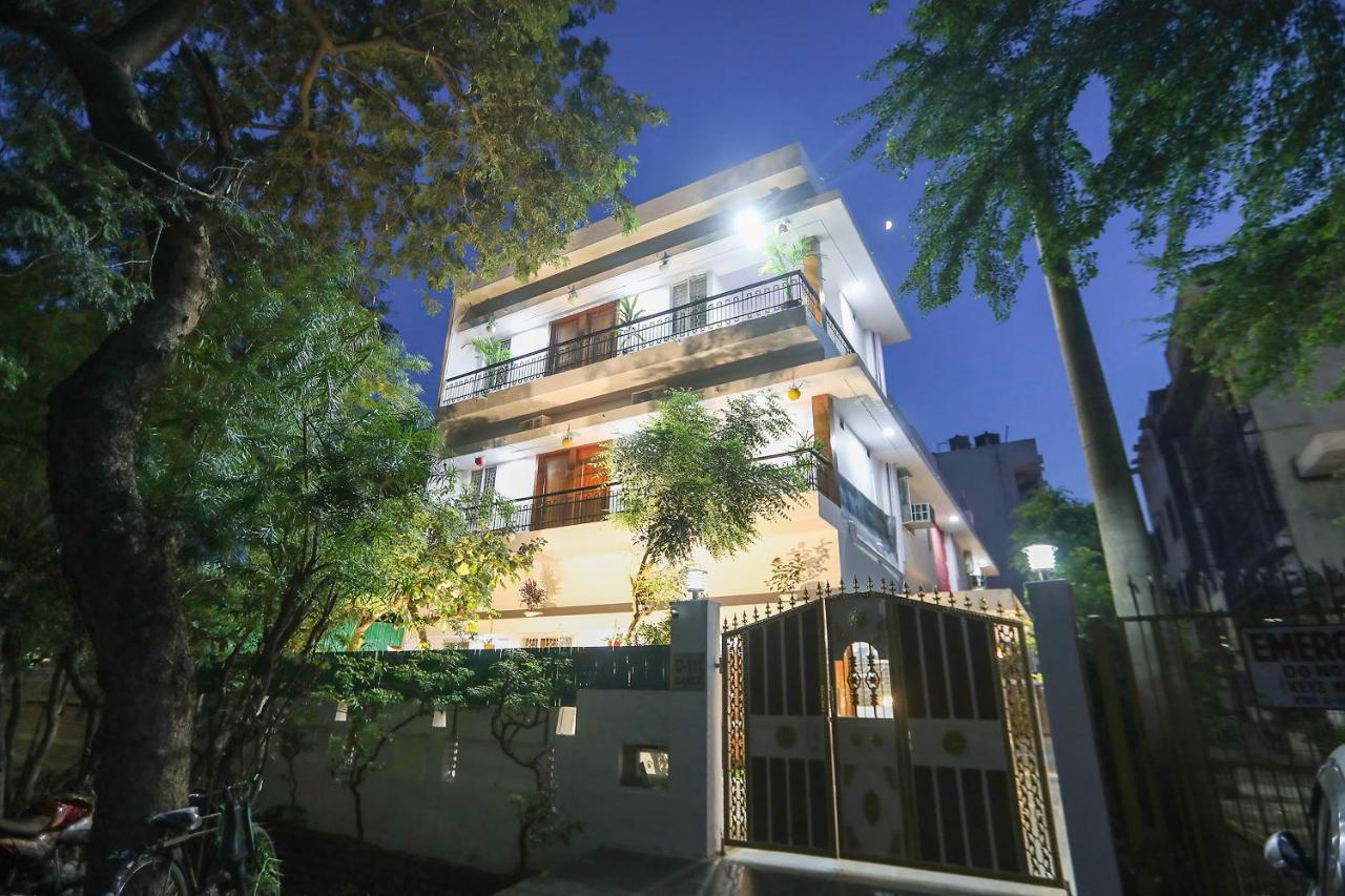 Oyo 62702 Golden Home Stay Nova Deli Exterior foto