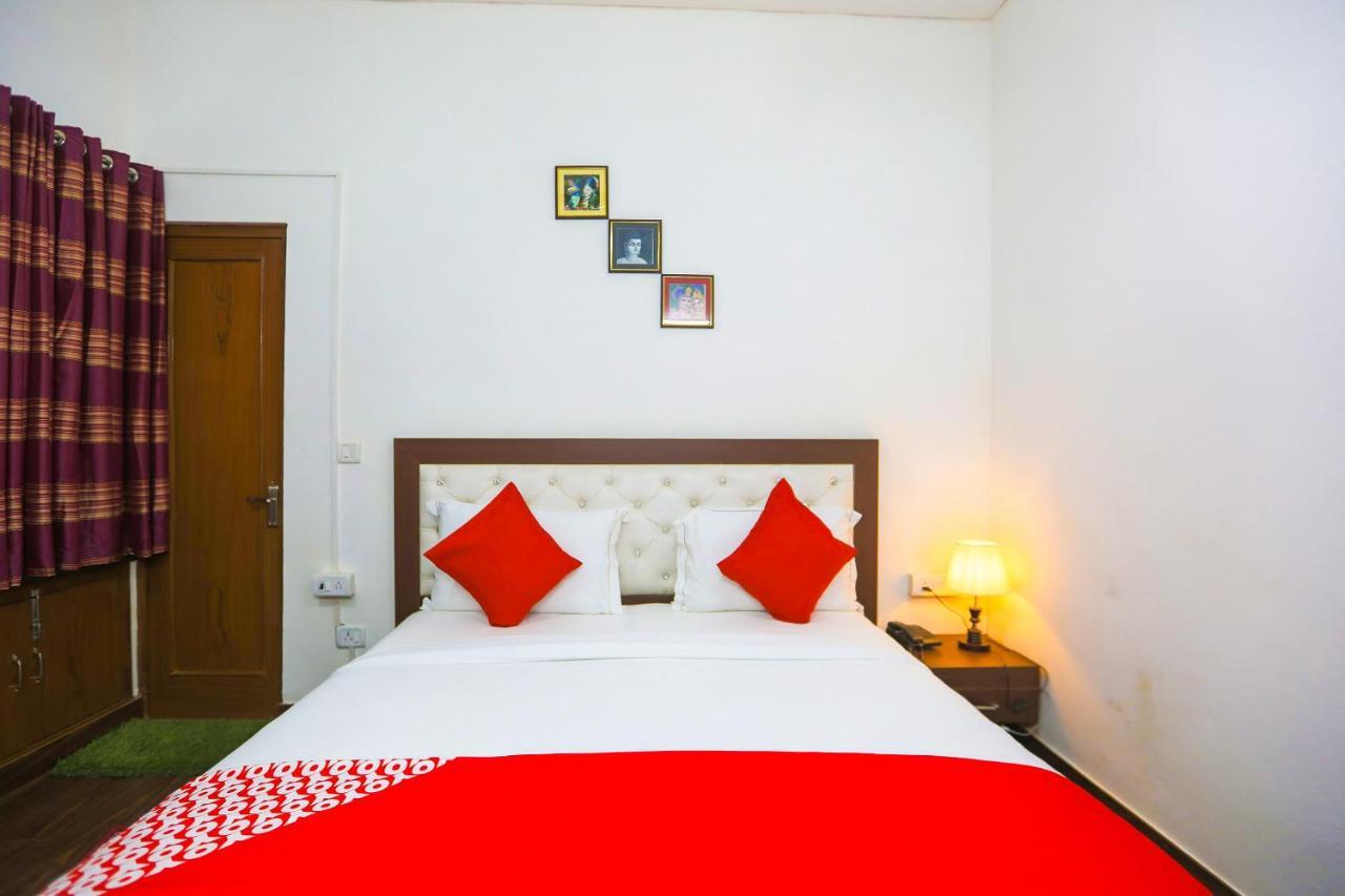 Oyo 62702 Golden Home Stay Nova Deli Exterior foto
